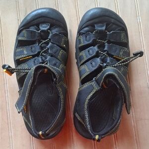 KEEN Kids Leather Newport H2 Kids Black Fishing Hiking Water Outdoor Sandals